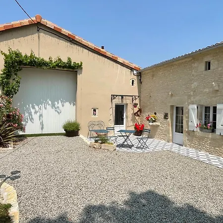 La Petite Maison D A Cote シャンプニエ